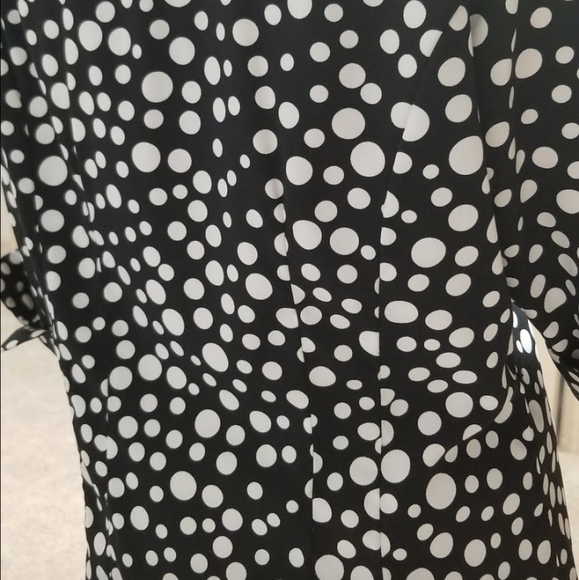 Tailored Button-Down Blouse - Picture 11 of 12